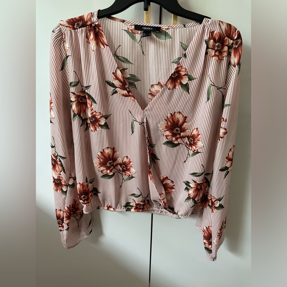 FOREVER 21 Floral Women Vneck Long Sleeve Floral Blouse/Top